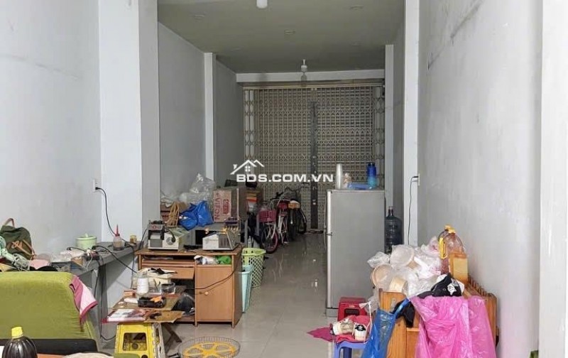 Bán nhà mặt phố Lạc Long Quân, Tân Bình: 140m2, 4 tầng, 6PN, vị trí vàng kinh doanh, sổ hồng chính chủ, giá chỉ 25 tỷ!